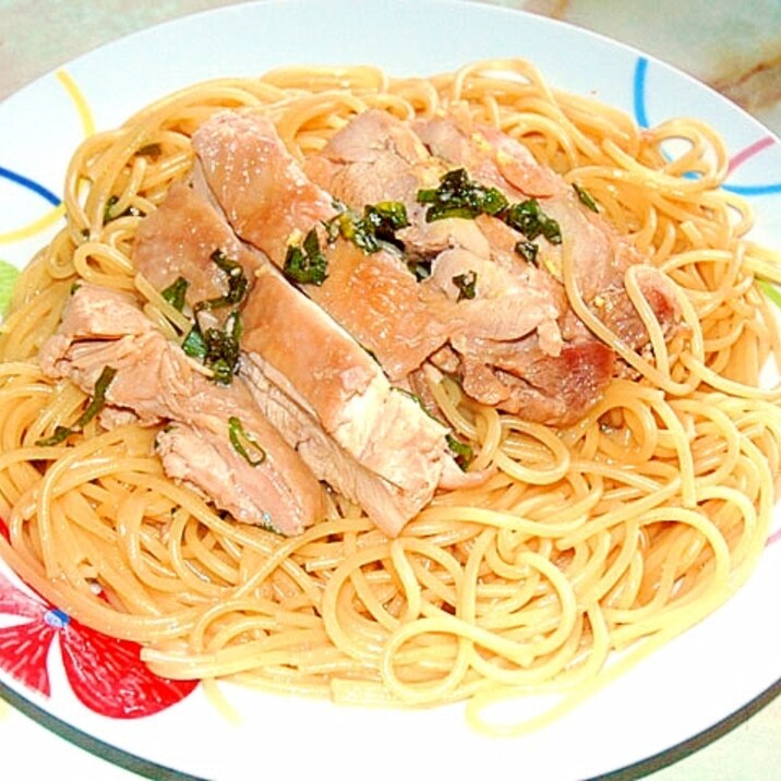 鶏もも肉をレンジで時短！よだれ鳥乗せ和風パスタ♪